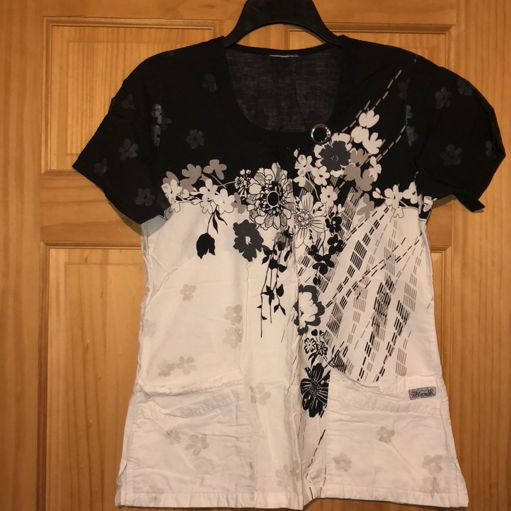 UA scrub top